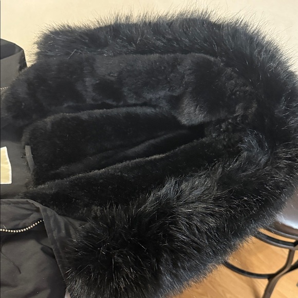 MICHAEL Michael Kors Black Fur-Trimmed Puffer Jacket - Picture 9 of 15